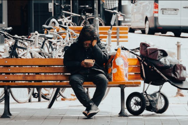 Datei:Obdachlos.jpg